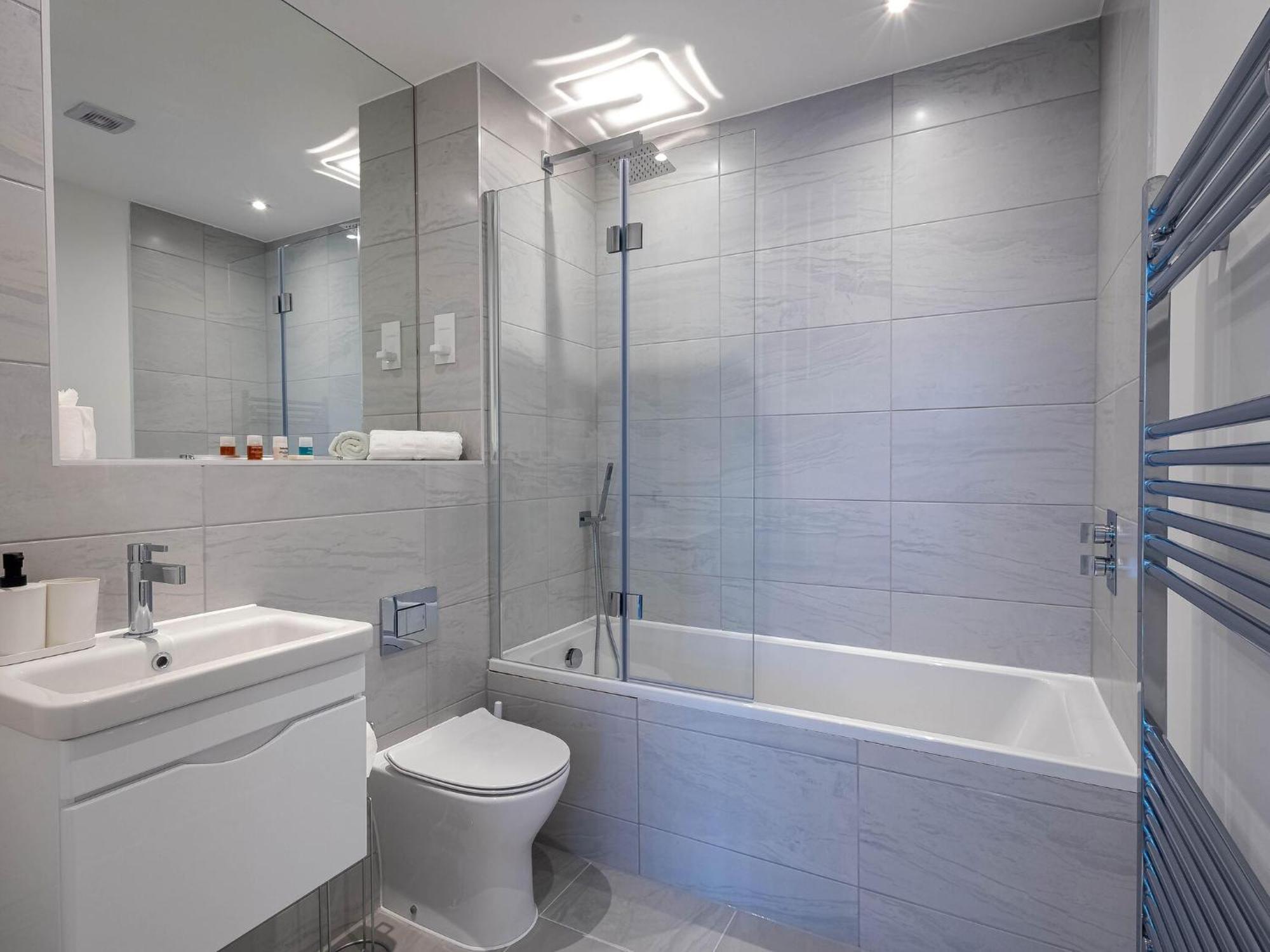 Modern Apartments With Balcony In Merton Near Wimbledon By Sojo Stay Mitcham Exterior foto